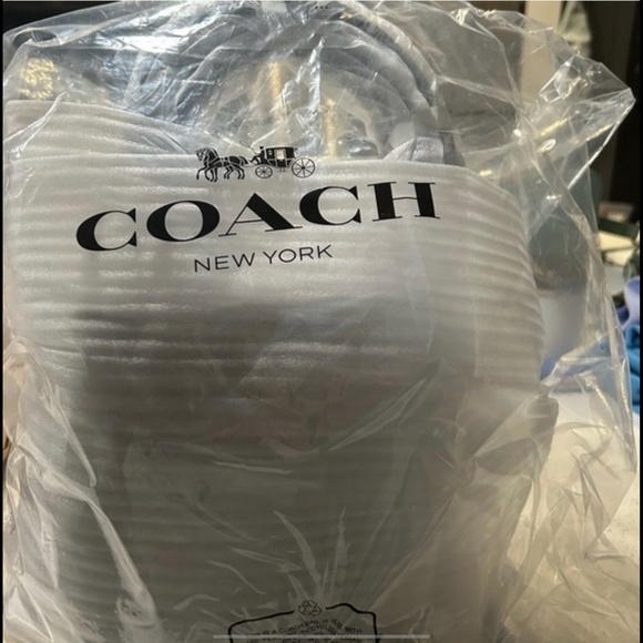 NWT Coach Small Town Bucket Bag Black/Oxblood Gold Hardware Still in Packaging - Picture 6 of 15